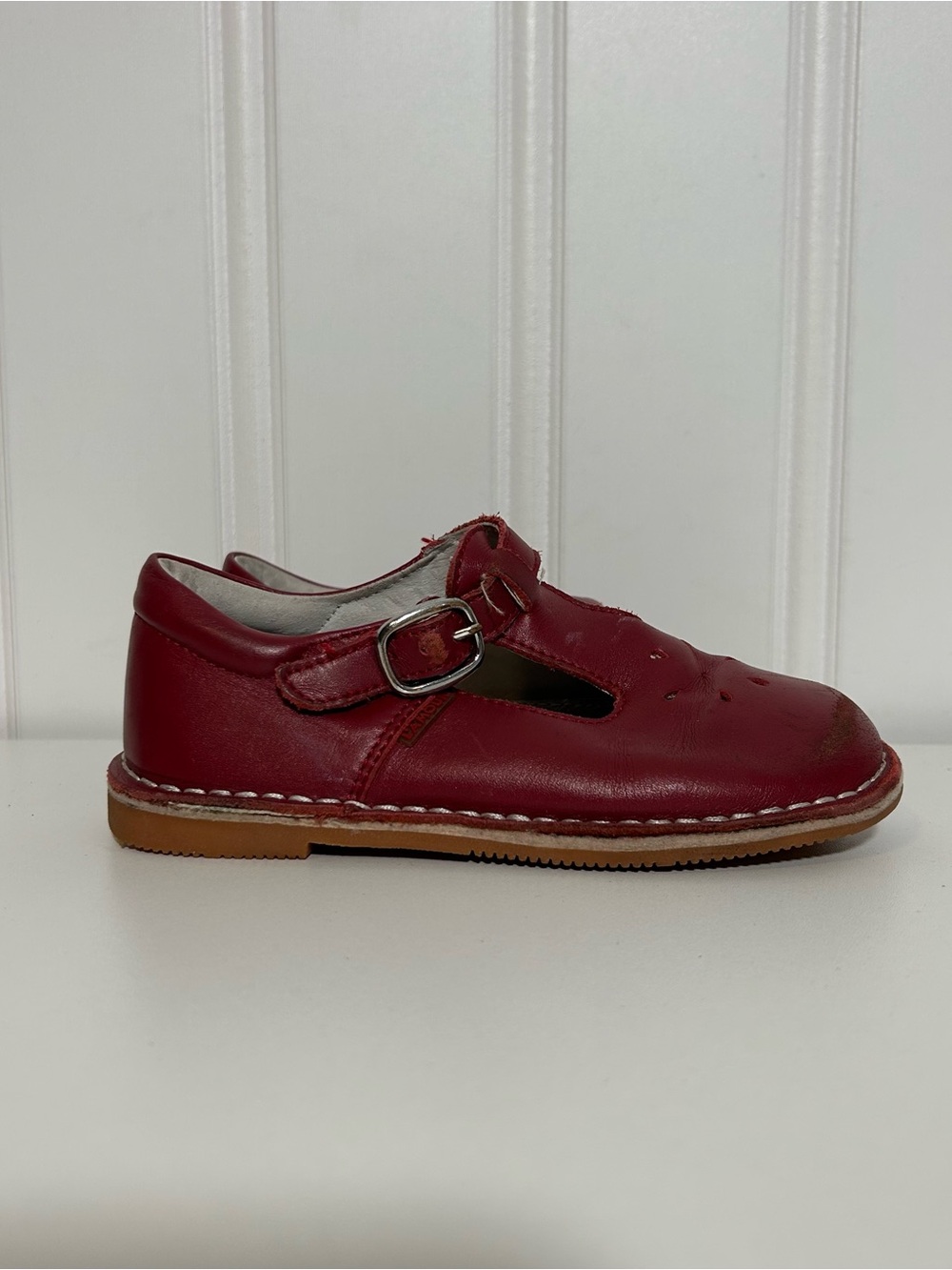 L’amour Classic Kids Mary Jane Shoe in Red